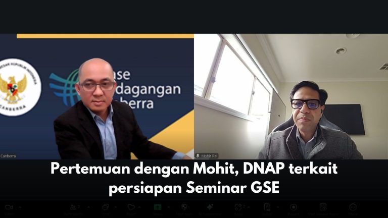 Pada tanggal 27 Oktober 2025, Atdag Canberra mengadakan pertemuan dengan Mohit Ray, Managing Director DNAP. Pertemuan ini dilakukan dalam rangka persiapan seminar potensi sourcing dari Indonesia di pameran Global Sourcing Expo (GSE) 2025, di mana Mohit Ray telah ditunjuk sebagai moderator. Pameran GSE ini merupakan agenda strategis yang akan diikuti oleh 25 perusahaan Indonesia. Seminar ini sendiri digagas untuk memperkuat daya saing dan mempromosikan kapabilitas industri Indonesia di pasar Australia. Pada seminar tersebut, akan hadir sebagai pembicara Duta Besar RI, Ketua APINDO Jabar, dan perwakilan Buyer Australia. Para pembicara akan memaparkan berbagai aspek, mulai dari dukungan kebijakan, kesiapan industri, hingga perspektif dan ekspektasi dari pelaku usaha Australia. Selain membahas aspek teknis acara, pertemuan dengan moderator juga mendiskusikan mekanisme untuk memaksimalkan dampak seminar bagi 25 perusahaan Indonesia yang berpartisipasi. Pendalaman materi ini mencakup penajaman topik bahasan, alur diskusi, serta promosi seminar di pasar Australia. Kolaborasi ini diharapkan menjadi langkah nyata dalam memperkuat posisi Indonesia sebagai mitra dagang strategis, sekaligus mendorong lebih banyak kontrak dagang melalui partisipasi di GSE 2025. Bagi para pelaku usaha yang berminat mengikuti program ini, pendaftaran dapat dilakukan secara langsung melalui situs www.tanya-atdag.com.au.