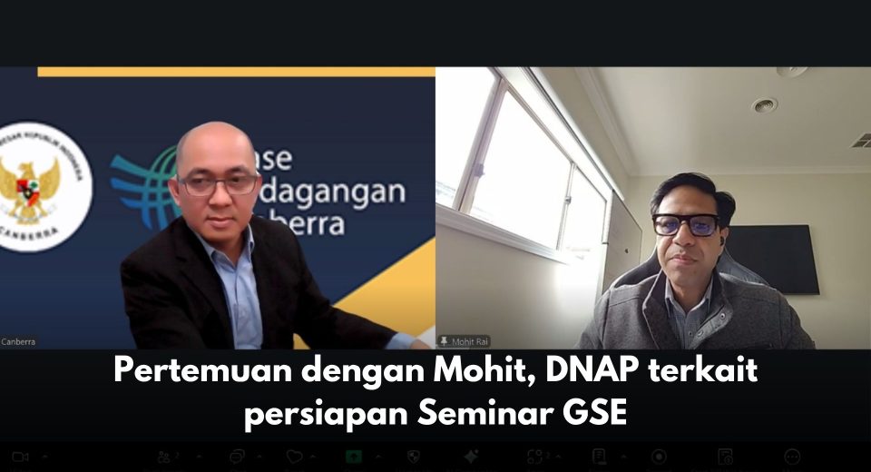 Pada tanggal 27 Oktober 2025, Atdag Canberra mengadakan pertemuan dengan Mohit Ray, Managing Director DNAP. Pertemuan ini dilakukan dalam rangka persiapan seminar potensi sourcing dari Indonesia di pameran Global Sourcing Expo (GSE) 2025, di mana Mohit Ray telah ditunjuk sebagai moderator. Pameran GSE ini merupakan agenda strategis yang akan diikuti oleh 25 perusahaan Indonesia. Seminar ini sendiri digagas untuk memperkuat daya saing dan mempromosikan kapabilitas industri Indonesia di pasar Australia. Pada seminar tersebut, akan hadir sebagai pembicara Duta Besar RI, Ketua APINDO Jabar, dan perwakilan Buyer Australia. Para pembicara akan memaparkan berbagai aspek, mulai dari dukungan kebijakan, kesiapan industri, hingga perspektif dan ekspektasi dari pelaku usaha Australia. Selain membahas aspek teknis acara, pertemuan dengan moderator juga mendiskusikan mekanisme untuk memaksimalkan dampak seminar bagi 25 perusahaan Indonesia yang berpartisipasi. Pendalaman materi ini mencakup penajaman topik bahasan, alur diskusi, serta promosi seminar di pasar Australia. Kolaborasi ini diharapkan menjadi langkah nyata dalam memperkuat posisi Indonesia sebagai mitra dagang strategis, sekaligus mendorong lebih banyak kontrak dagang melalui partisipasi di GSE 2025. Bagi para pelaku usaha yang berminat mengikuti program ini, pendaftaran dapat dilakukan secara langsung melalui situs www.tanya-atdag.com.au.