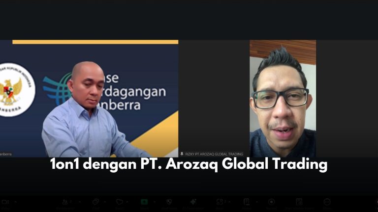 Pada tanggal 27 Oktober 2025, Atdag Canberra kembali melanjutkan program pendampingan ekspor melalui sesi pertemuan 1on1 pitching. Kali ini, pertemuan dijadwalkan dan dilaksanakan secara intensif dengan PT. Arozaq Global Trading. Perusahaan ini merupakan salah satu produsen dan eksportir Indonesia yang telah terkurasi dan memiliki spesialisasi tinggi pada produk rempah unggulan, khususnya kayu manis, serta telah menunjukkan komitmen dan kesiapan serius untuk bersaing di pasar global yang kompetitif. Pertemuan ini difokuskan untuk membahas rencana ekspansi strategis PT. Arozaq Global Trading secara lebih mendalam. Rencana ini digagas untuk memperkuat positioning dan daya saing produk rempah asli Indonesia di kancah internasional. Perusahaan ini tercatat telah memiliki rekam jejak ekspor yang berhasil ke pasar Singapura, dan saat ini berinisiatif untuk mengambil langkah lebih lanjut, yakni mengembangkan jangkauan pasarnya secara lebih luas, dengan menargetkan Australia sebagai pasar premium dan strategis berikutnya. Selain membahas aspek teknis terkait pemetaan pasar secara mendalam dan identifikasi potensi buyer yang prospektif di Australia, baik dari segmen retail maupun food service, kedua pihak juga berdiskusi secara komprehensif mengenai mekanisme dan tantangan logistik yang kompleks. Aspek logistik menjadi salah satu pertimbangan utama yang harus dikaji dan dicarikan solusinya, mengingat biaya pengiriman ke Australia—yang secara langsung berdampak pada struktur harga akhir dan daya saing produk di tingkat end-user—tentu memiliki struktur dan kalkulasi yang berbeda serta berpotensi lebih tinggi dibandingkan pengiriman ke negara terdekat seperti Singapura. Kolaborasi dalam sesi konsultasi intensif ini diharapkan menjadi langkah nyata dan konkret dari Atdag Canberra dalam memfasilitasi dan mencarikan solusi yang efektif atas hambatan dagang yang dihadapi pelaku usaha, khususnya dalam hal logistik. Pendampingan ini sekaligus bertujuan memberikan dukungan praktis dan mendorong lebih banyak pelaku usaha di sektor rempah Indonesia untuk dapat naik kelas, memiliki kepercayaan diri, dan berhasil menembus pasar ekspor yang lebih menantang seperti Australia. Bagi para pelaku usaha yang berminat mengikuti program ini, pendaftaran dapat dilakukan secara langsung melalui situs www.tanya-atdag.com.au.