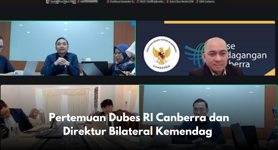 Pertemuan Dubes RI Canberra dan Direktur Bilateral Kemendag Pada 8 Oktober 2025, Atase Perdagangan (Atdag) Canberra turut serta dalam pertemuan antara Duta Besar Republik Indonesia untuk Australia dan Direktur Bilateral Kementerian Perdagangan. Pertemuan tersebut membahas proses review Indonesia–Australia Comprehensive Economic Partnership Agreement (IA-CEPA) yang tengah berlangsung. Kegiatan ini menjadi bagian dari upaya pemerintah untuk memperkuat kerja sama ekonomi bilateral antara Indonesia dan Australia. Melalui proses review tersebut, diharapkan berbagai ketentuan dalam IA-CEPA dapat dioptimalkan agar memberikan manfaat yang lebih besar bagi kedua negara. Fokus pembahasan mencakup langkah-langkah strategis untuk menurunkan defisit neraca perdagangan Indonesia, terutama di sektor produk, jasa, dan investasi. Dengan penguatan implementasi perjanjian ini, Indonesia diharapkan mampu meningkatkan daya saing ekspor dan memperluas akses pasar ke Australia. Pertemuan ini sekaligus menjadi momentum untuk memperkuat sinergi antara perwakilan Indonesia di luar negeri dan kementerian terkait dalam memastikan perjanjian kerja sama internasional berjalan secara efektif dan memberikan dampak ekonomi yang nyata.